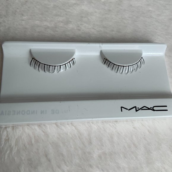 Mac Cosmetics Bundle of 4 Pairs/Packages of False Eyelashes Lashes New - Picture 2 of 7